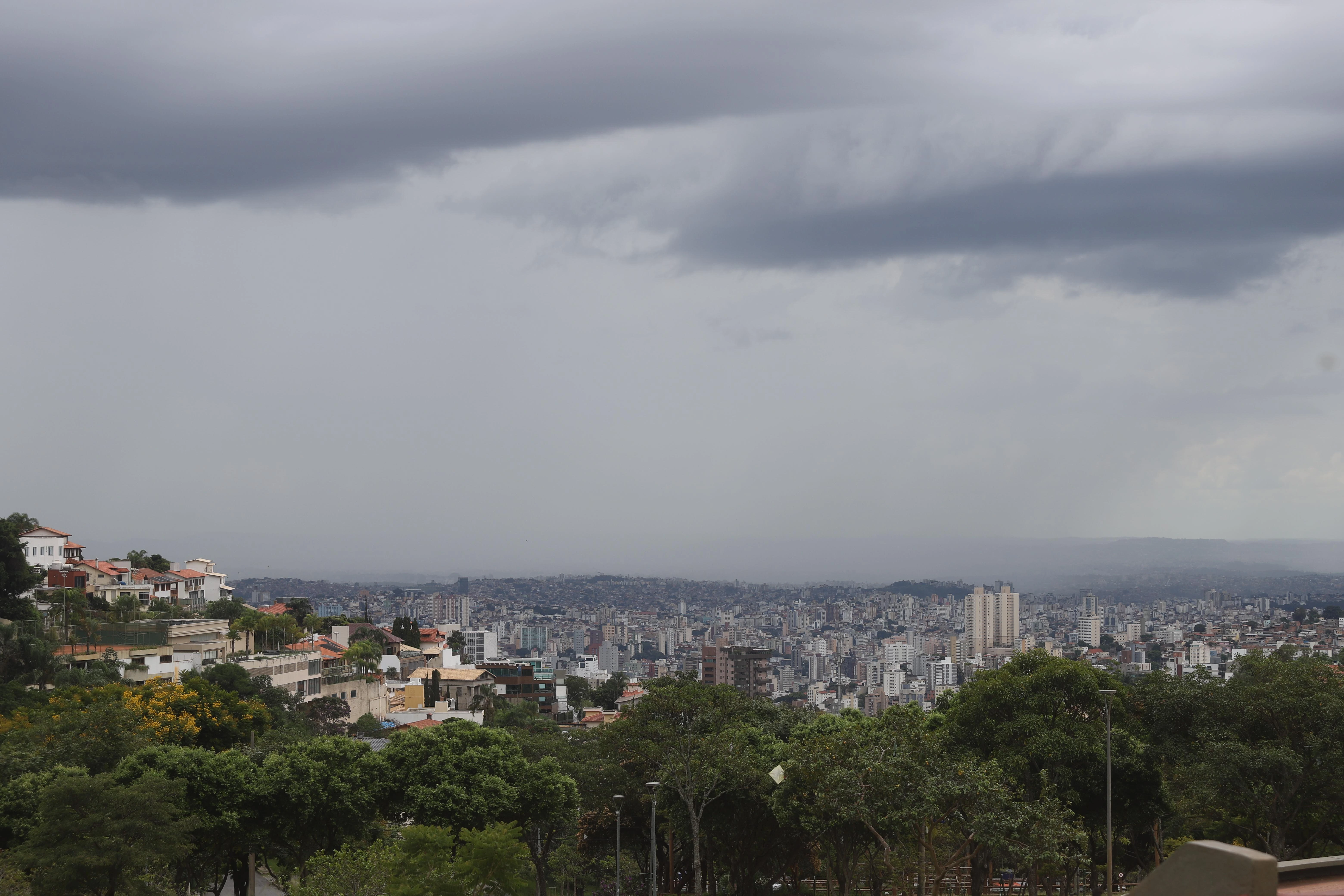 Sábado deve ser chuvoso em Divinópolis, aponta previsão