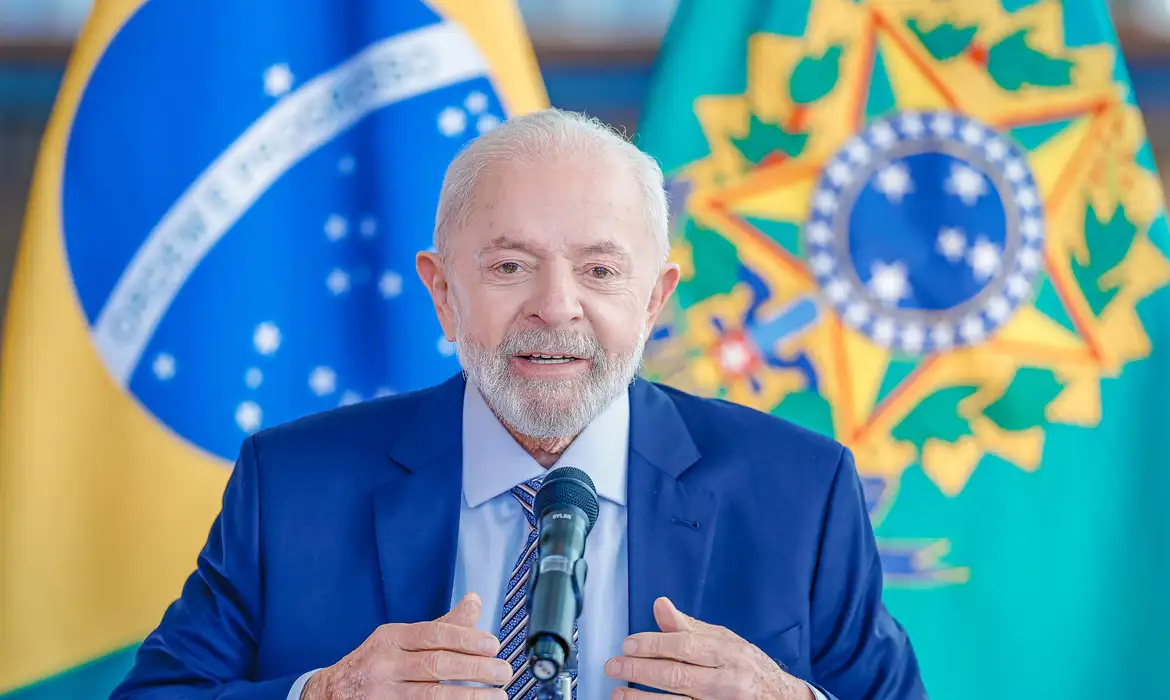 Lula cancela viagem para a Rússia após sofrer acidente doméstico