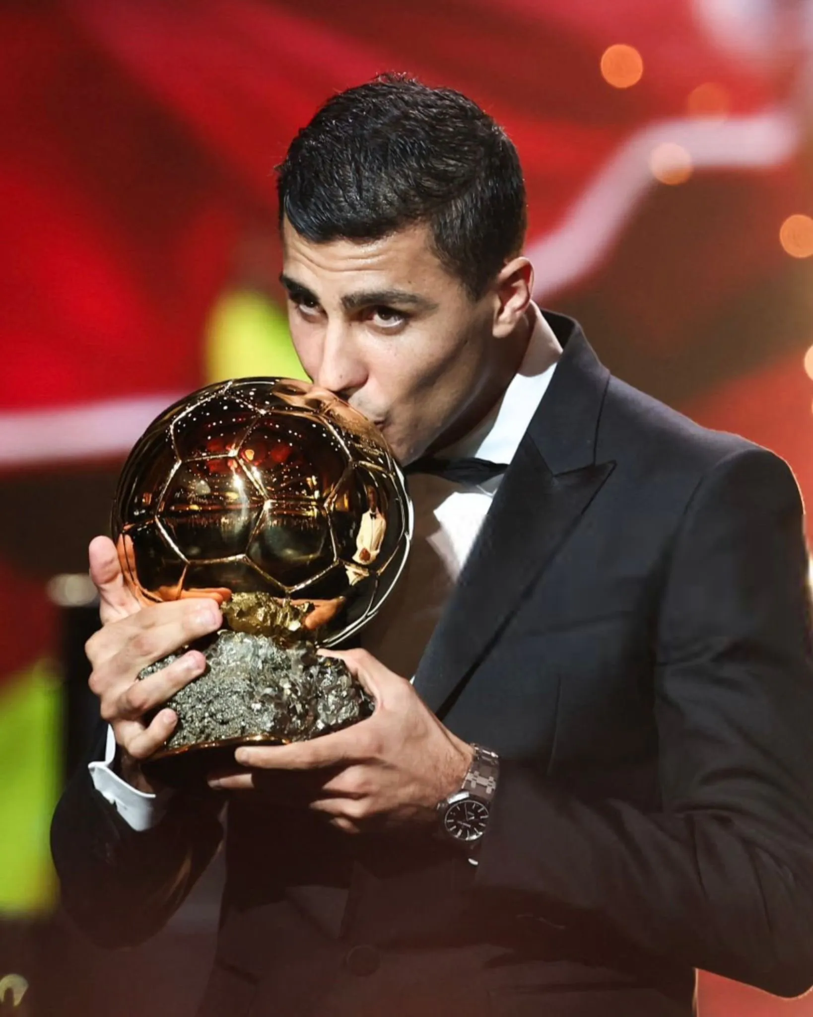 Rodri supera Vinícius Júnior e é eleito o melhor jogador do mundo