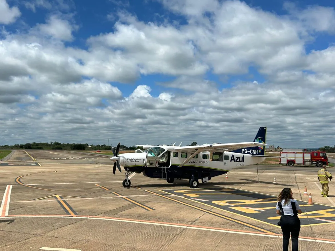 Avião não consegue pousar em Divinópolis devido às más condições do tempo