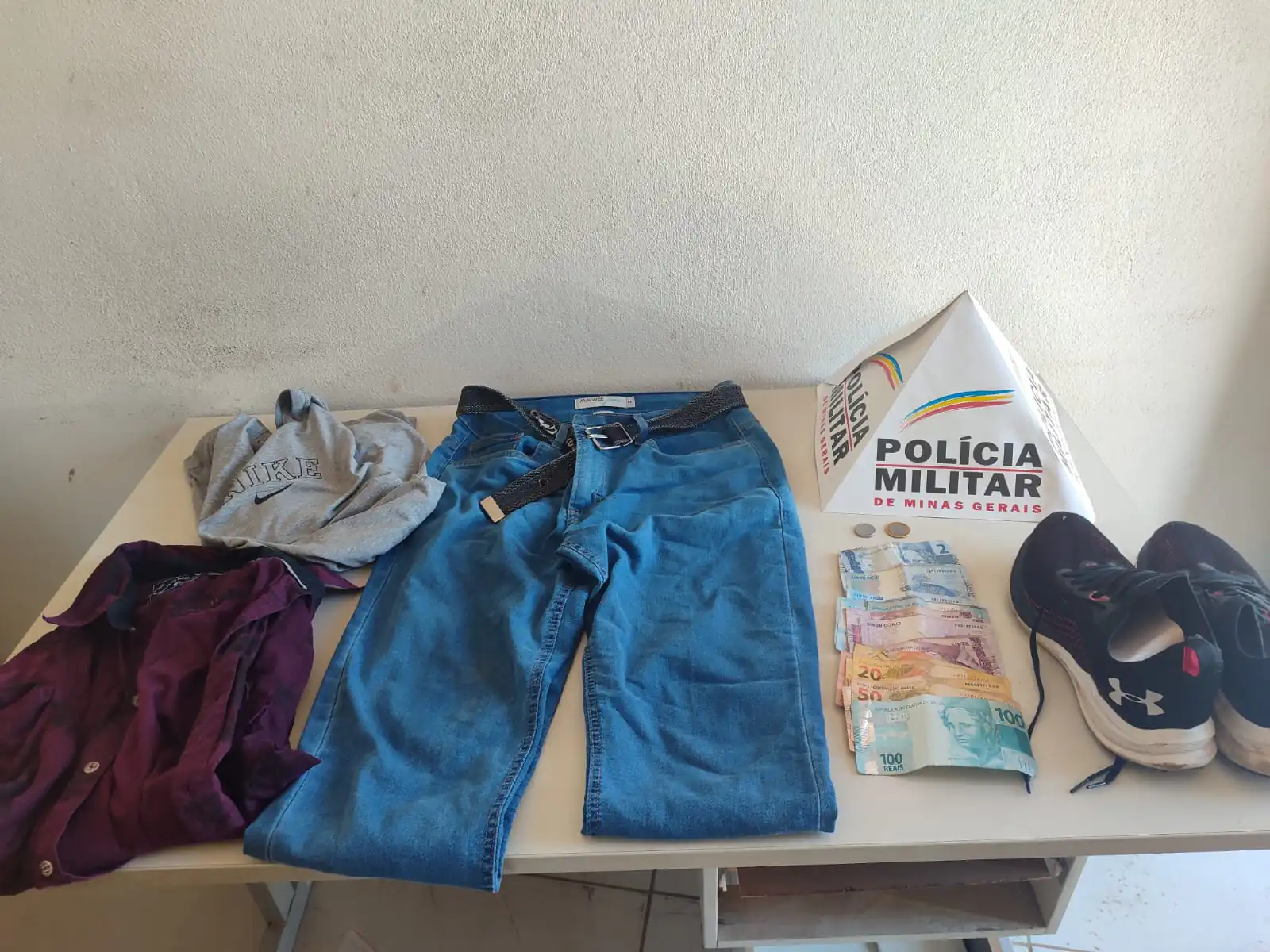 Dupla é presa após roubar posto de combustíveis em Formiga