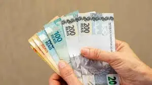 Lula sanciona regra que limita aumento do salário mínimo