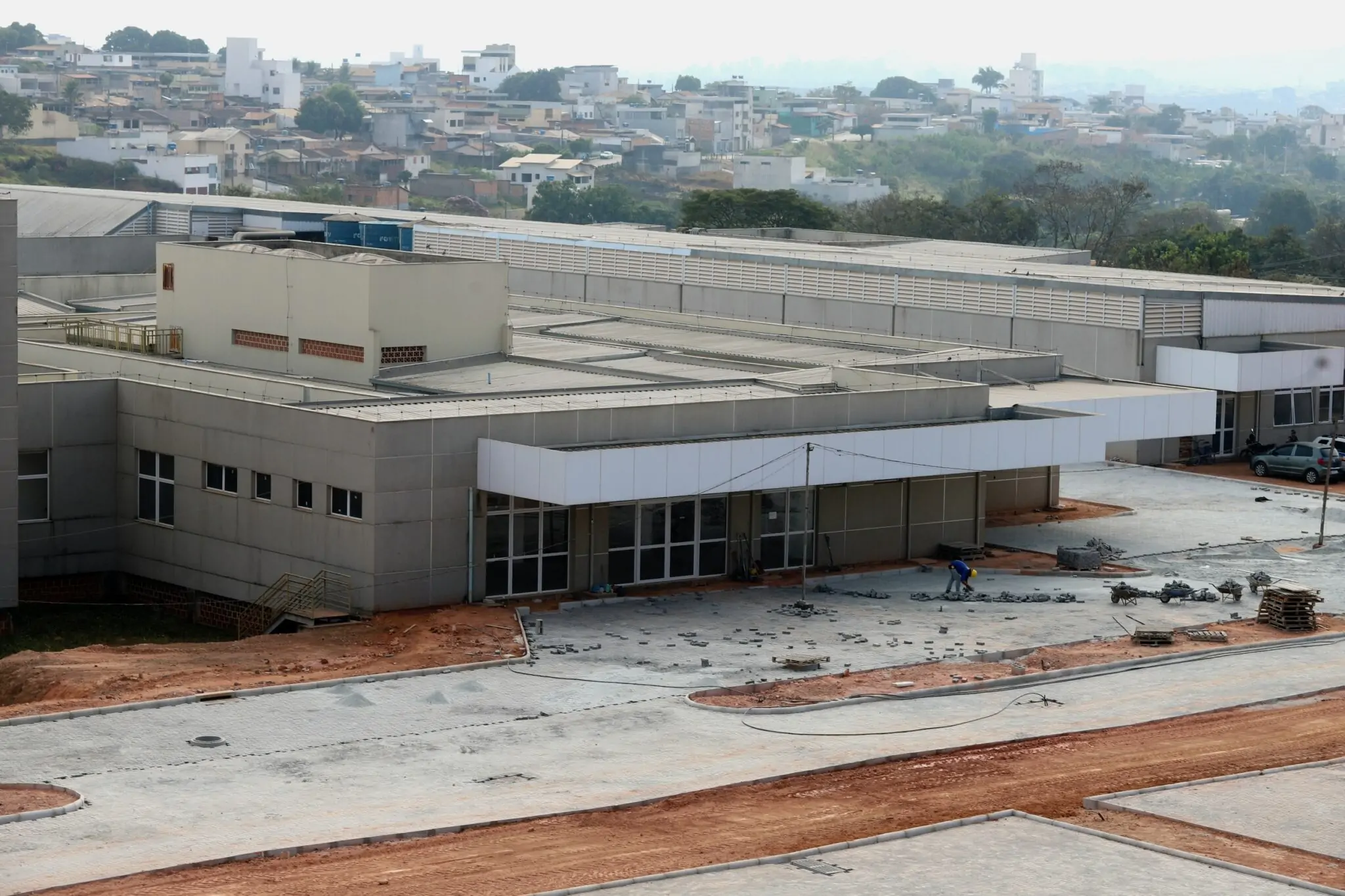 Obras do Hospital Regional estão dentro do prazo, informa Estado