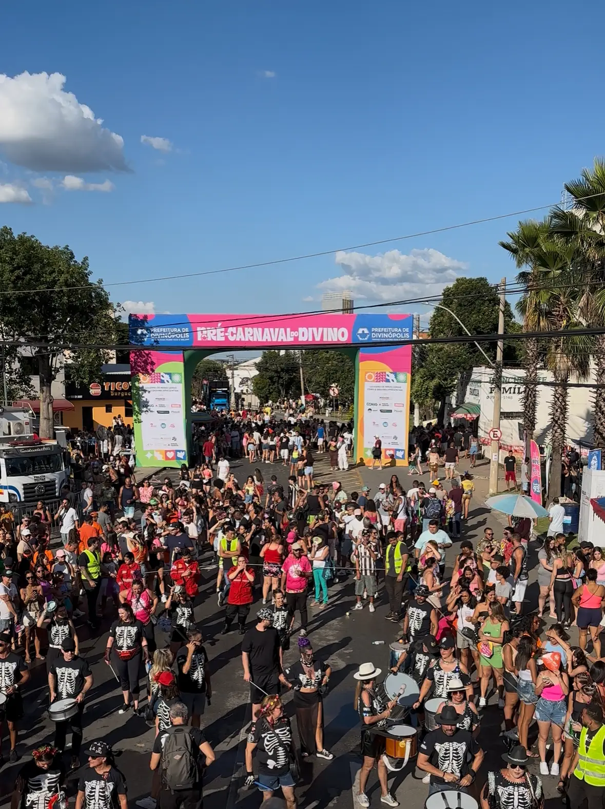 Pré-Carnaval do Divino reúne cerca 30 mil foliões