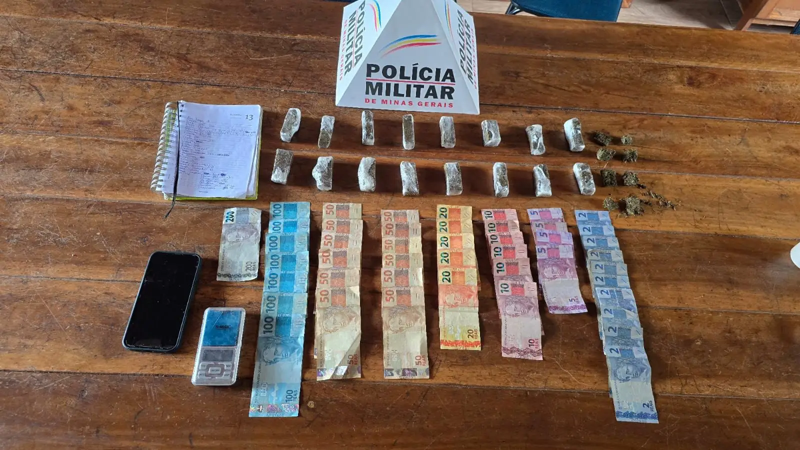 PM prende suspeito de tráfico com grande quantidade de drogas em Martinho Campos