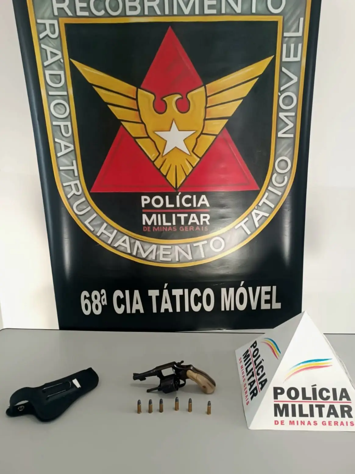 PM prende homem e apreende arma de fogo em Nova Serrana
