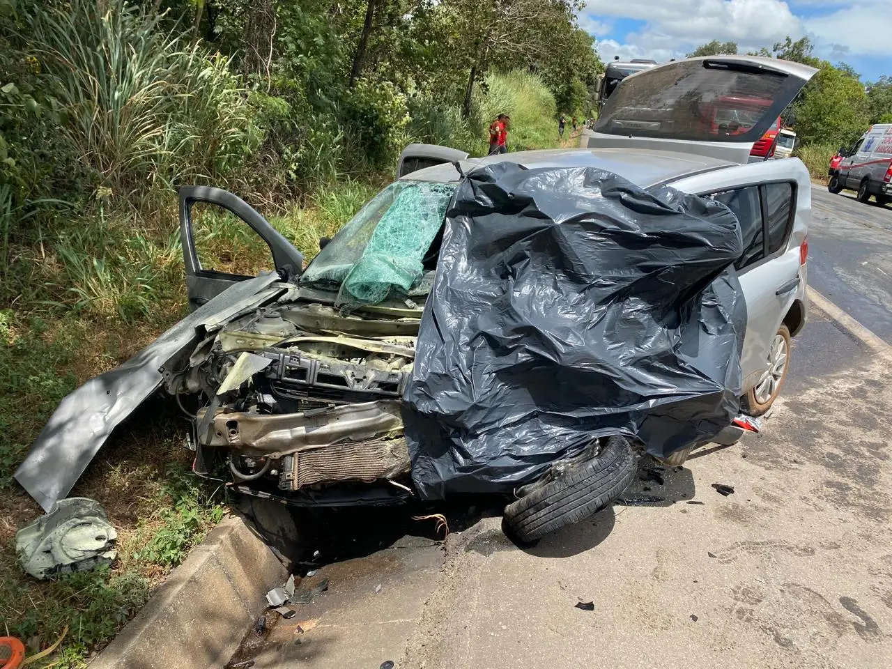 Acidente entre carros deixa dois mortos e múltiplos feridos na BR-262 entre Nova Serrana e Bom Despacho