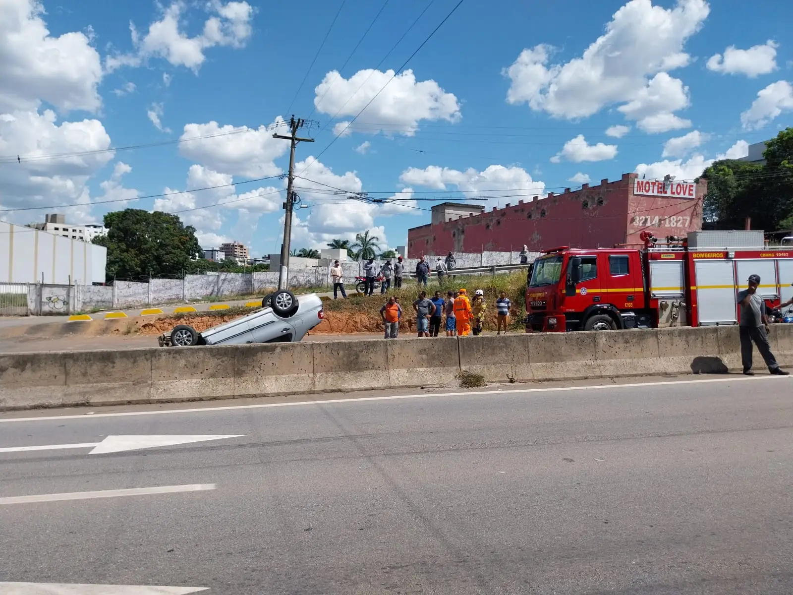 Acidente na MG-050 deixa duas vítimas, incluindo criança de 5 anos, em estado grave