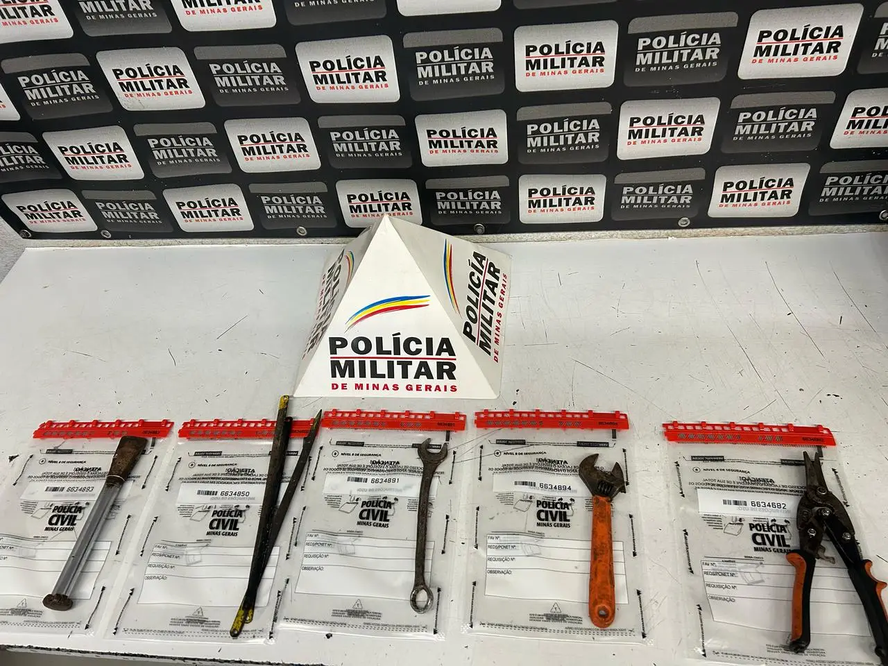 Homem é preso furtando fiação elétrica no bairro Danilo Passos II