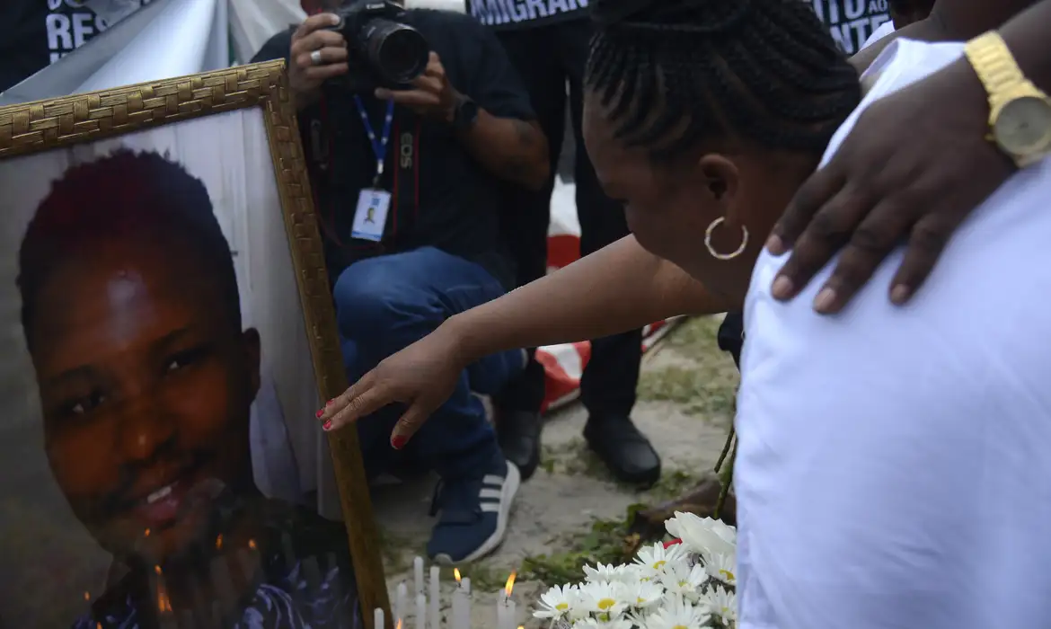 Justiça do Rio condena duas pessoas pela morte do congolês assassinado a socos, pauladas e chutes