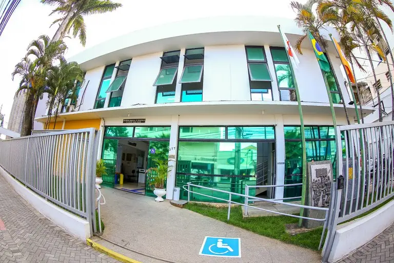 Câmara aprova aumento de 42% nos salários dos vereadores e amplia número de cadeiras