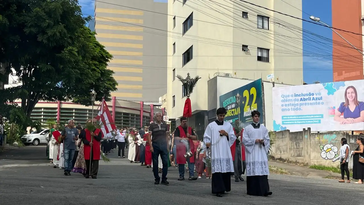 Domingo de Ramos abre a Semana Santa em Divinópolis com procissão e bênção dos ramos