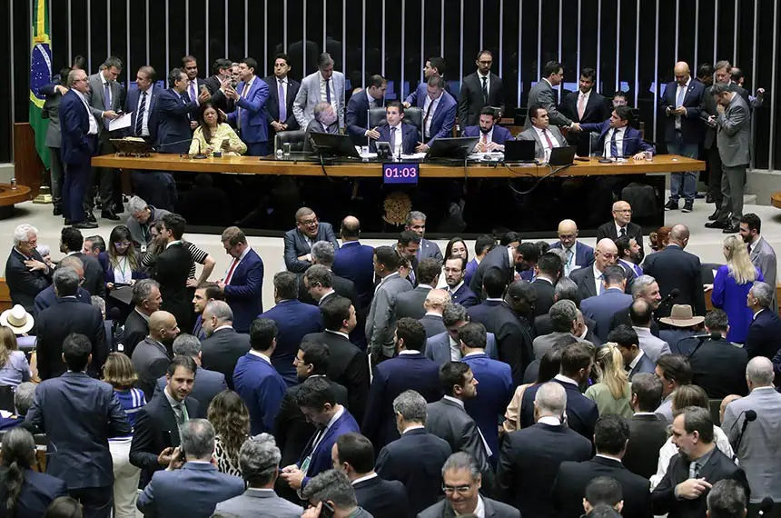 Senadores se posicionam contra o aumento do número de deputados
