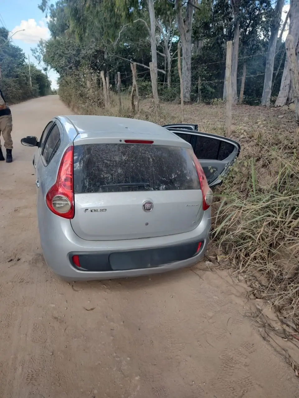 Polícia Militar recupera carro furtado e adulterado em Divinópolis