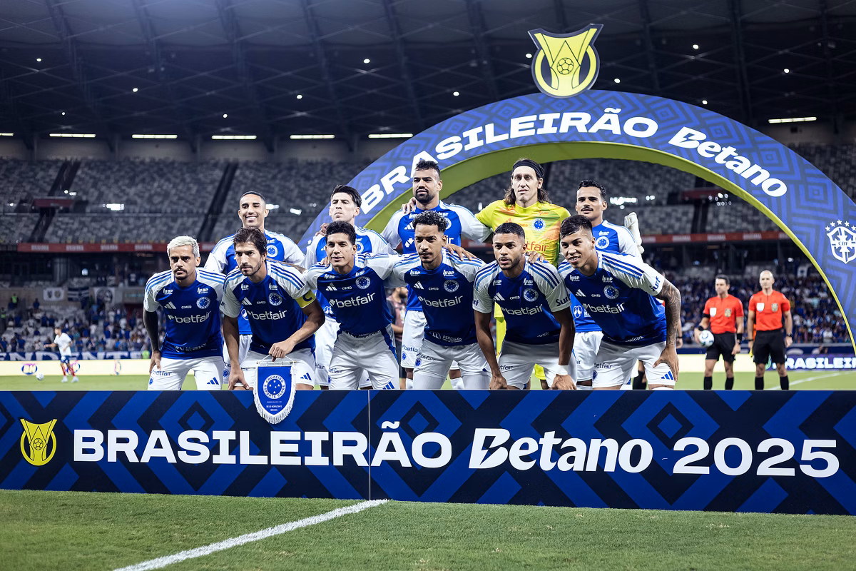 Buscando voltar ao G4, Cruzeiro encara o líder Flamengo