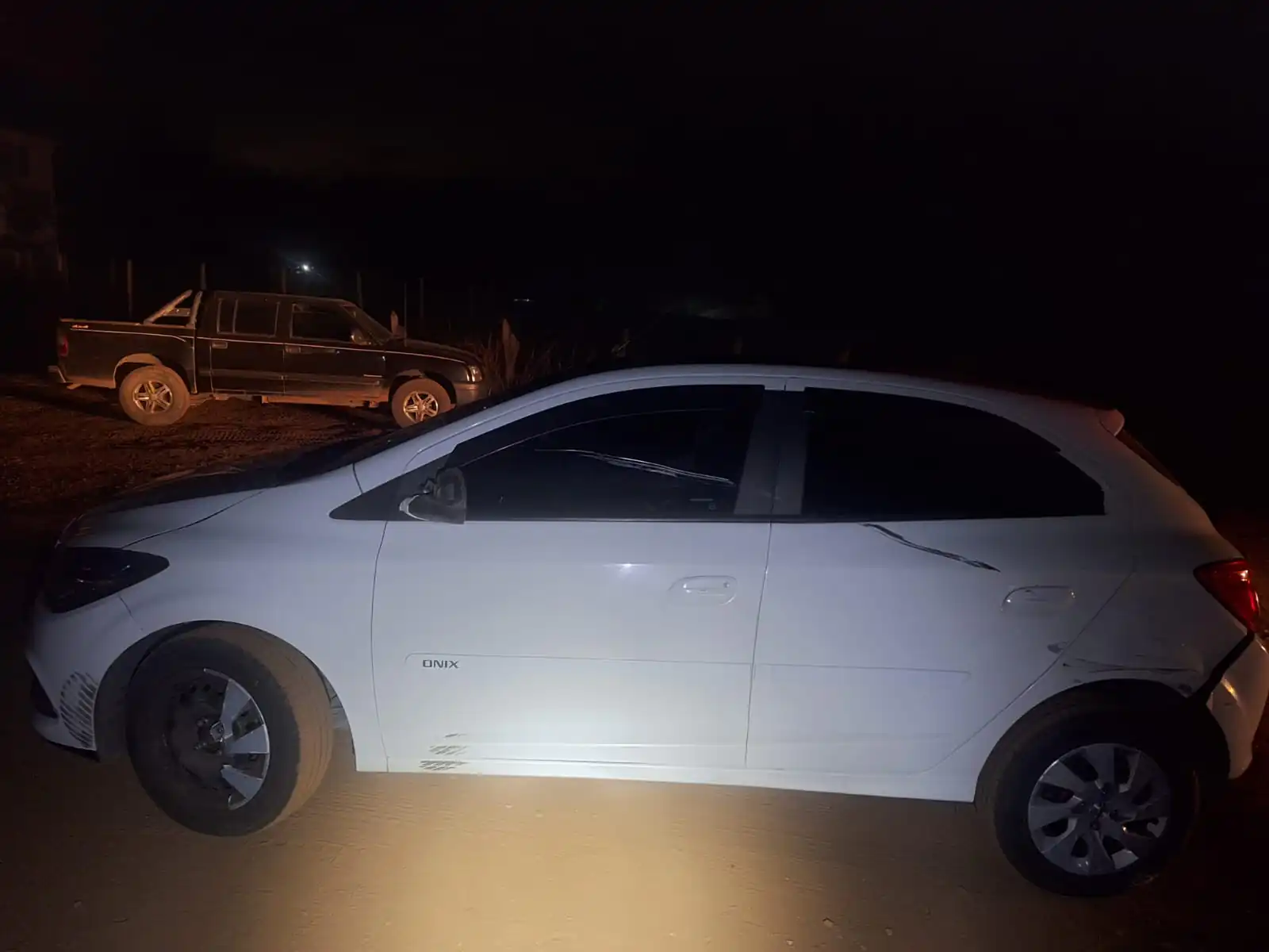 Acidente na MG-050 deixa passageira ferida após condutor de moto fugir do local