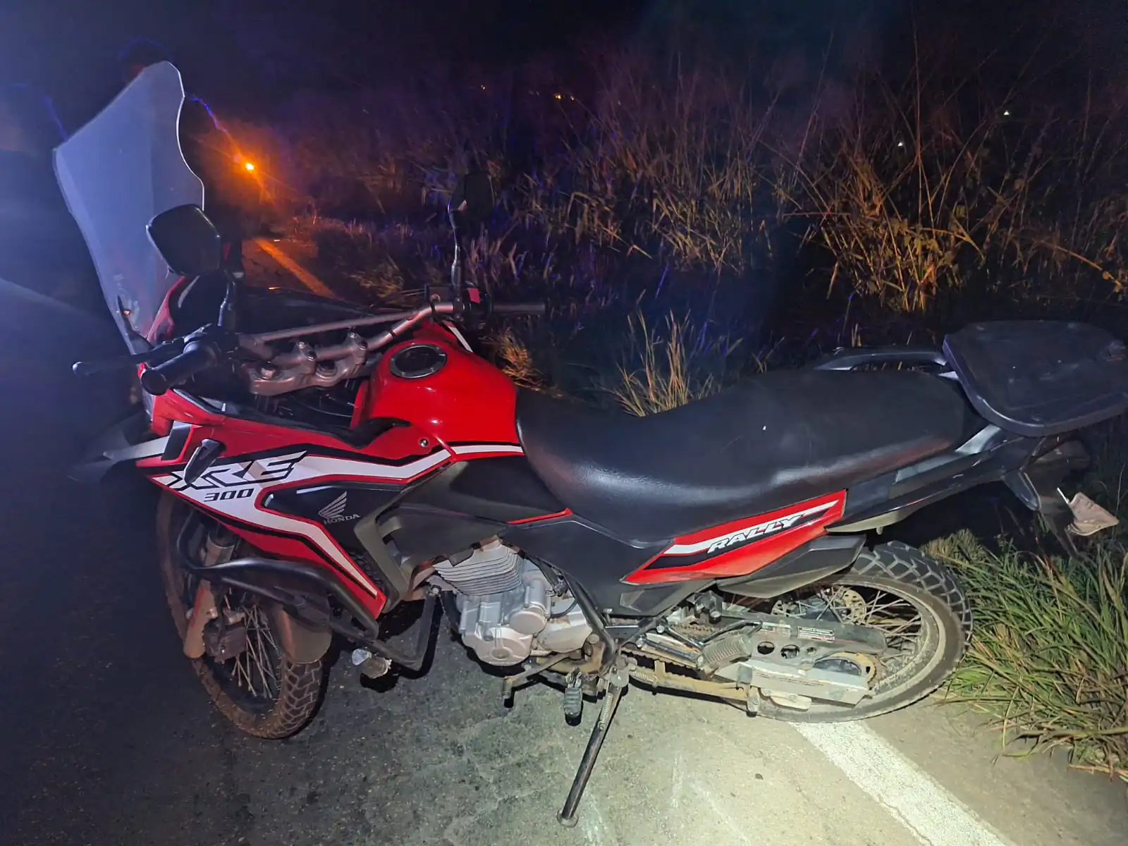 Acidente entre moto e caminhão deixa homem ferido em Pará de Minas