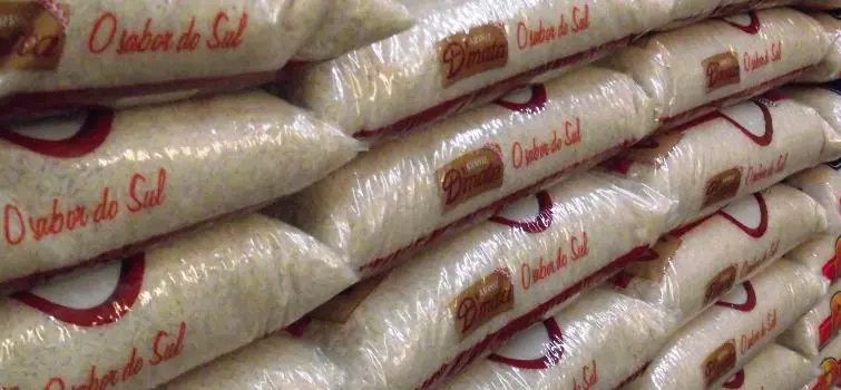 Preços do arroz e feijão tem queda no varejo