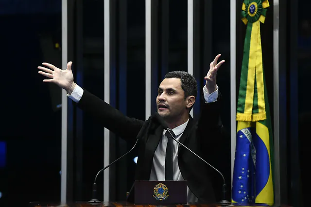‘Há uma estimativa de perda de cerca de 100 mil empregos’, dispara Cleitinho sobre o tarifaço