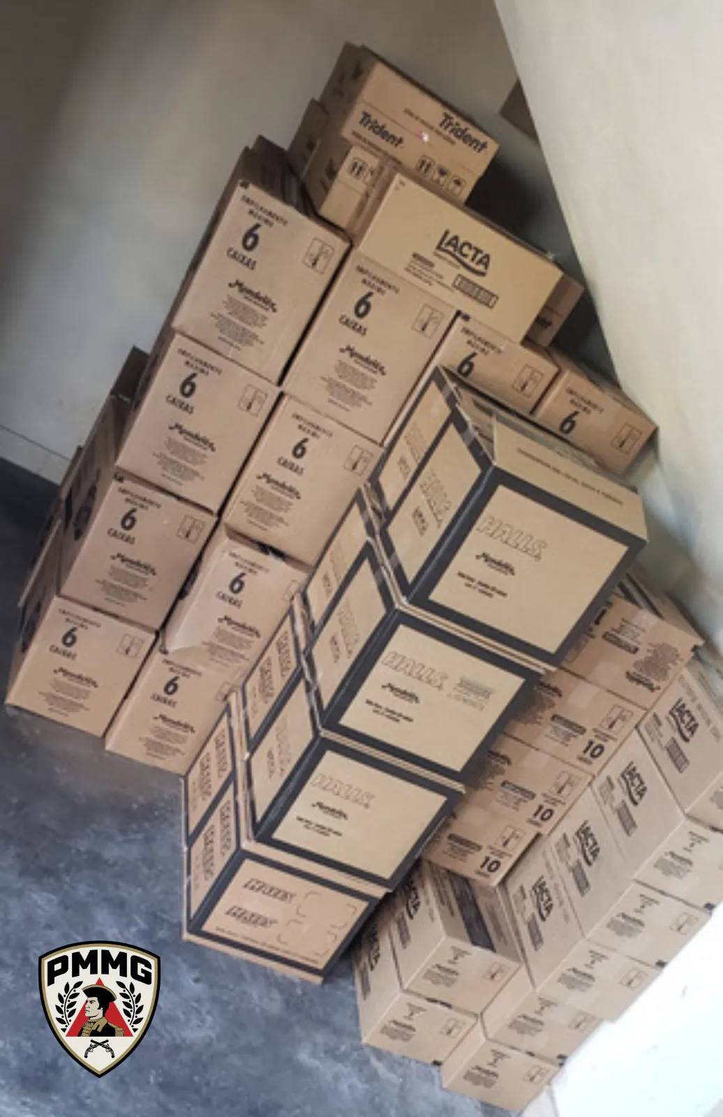 Dupla é presa com carga de bomboniere avaliada em R$ 38 mil