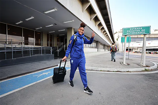 Seleção feminina embarca para o Equador