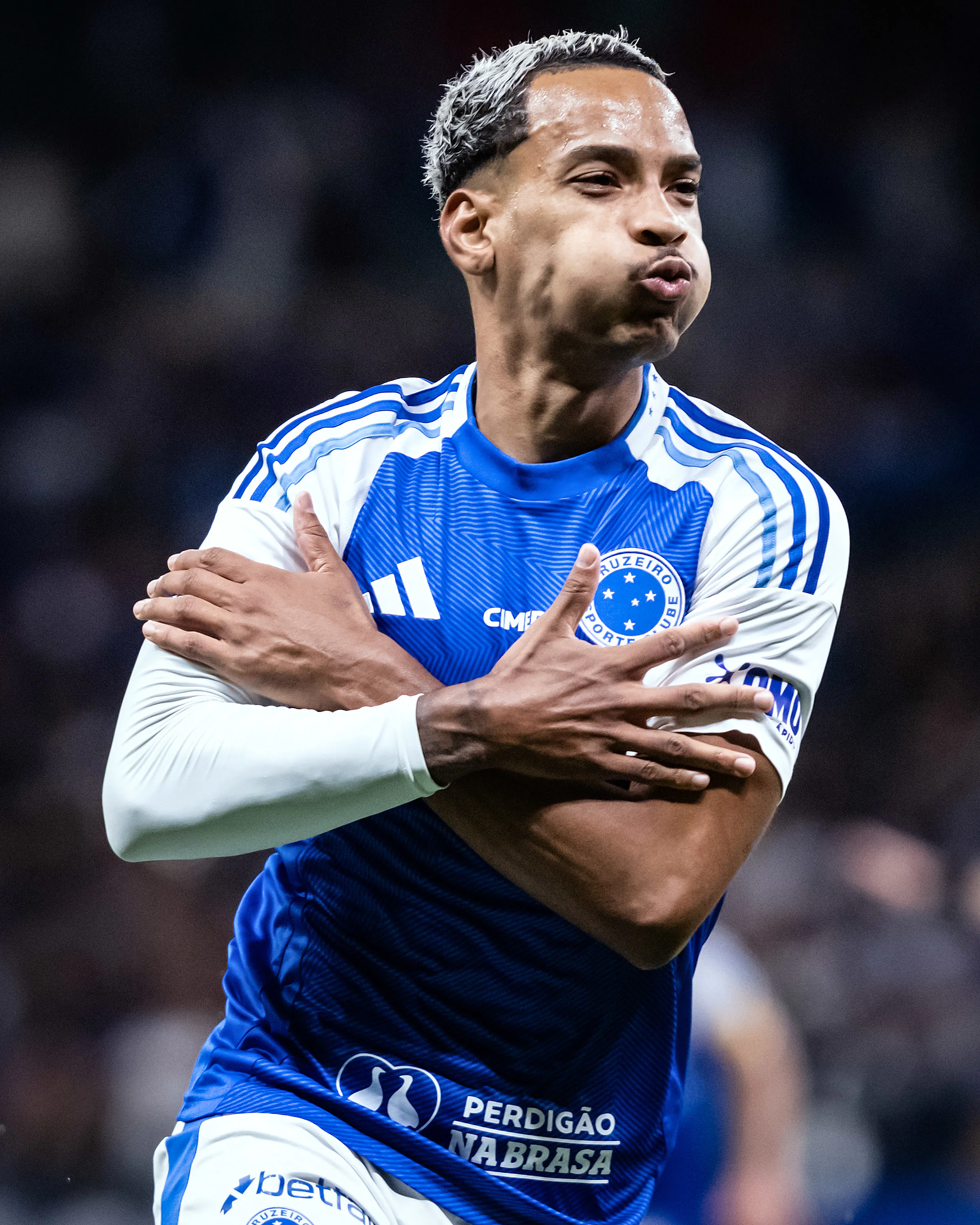 Mesmo com atuação abaixo, Cruzeiro vence o São Paulo no Mineirão e retoma segunda colocação do Brasileirão
