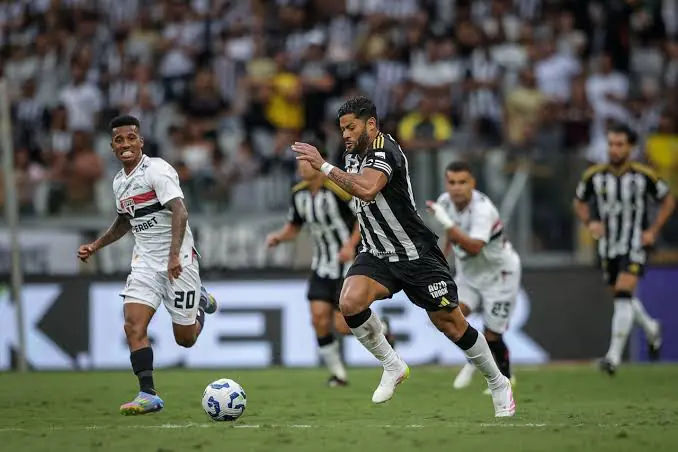 Atlético-MG encara o São Paulo em confronto direto no Brasileirão