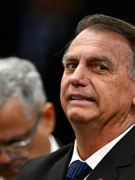 Moraes determina prisão domiciliar de Jair Bolsonaro