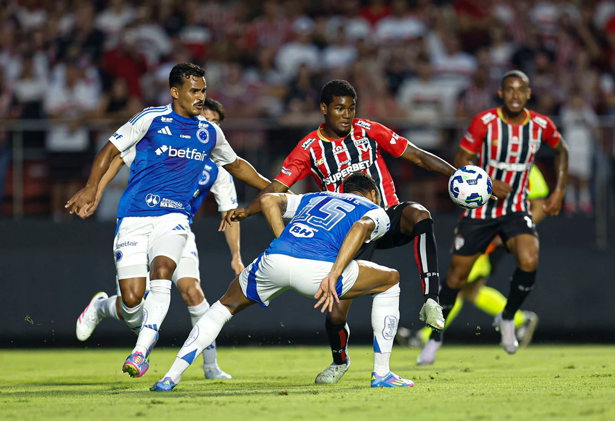 Cruzeiro e São Paulo se enfrentam neste sábado pelo Brasileirão