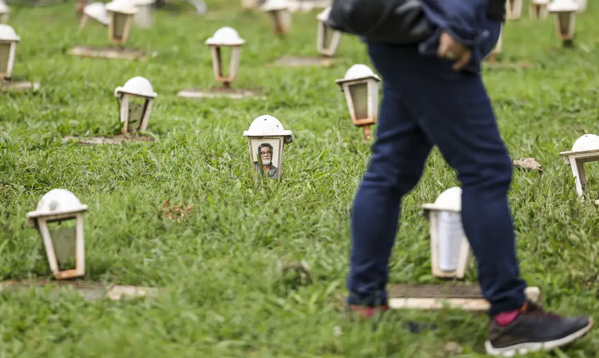Brasileiros deixam de resgatar até R$ 50 mil de parentes mortos por desconhecimento e burocracia