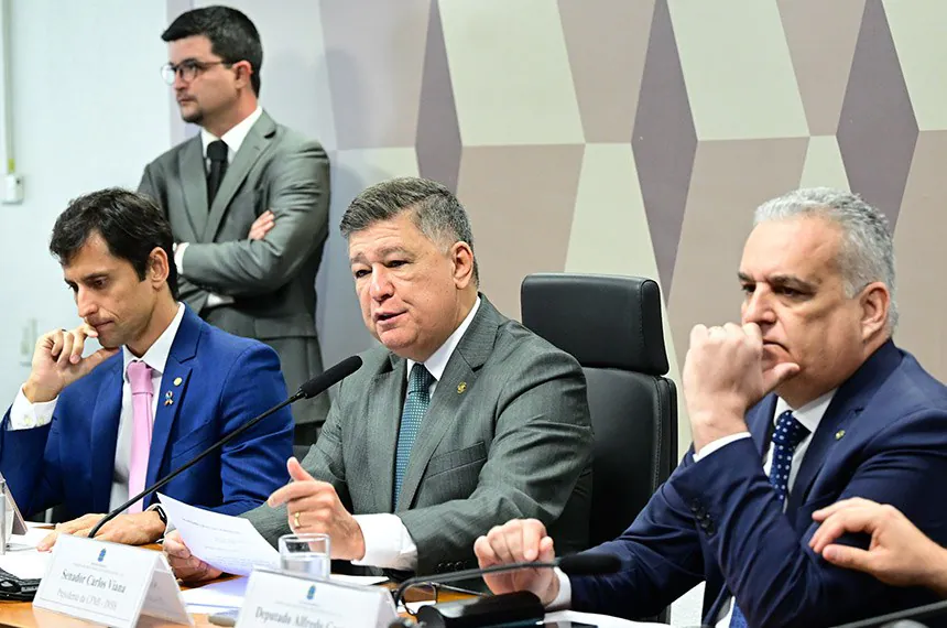 CPMI do INSS aprova plano e promete caça aos responsáveis por fraudes bilionárias