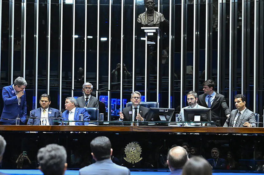 Brasil avança na proteção digital e reforça segurança de crianças e adolescentes nas redes