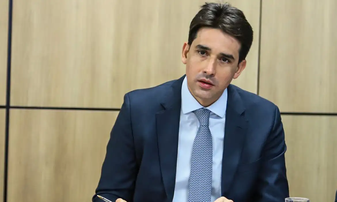 Quase uma semana após início do tarifaço, economista avalia cenário