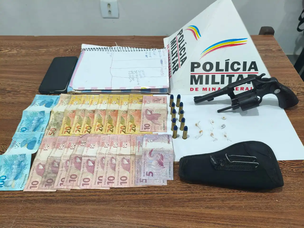 Polícia Militar apreende drogas e arma de fogo durante operação em Perdigão