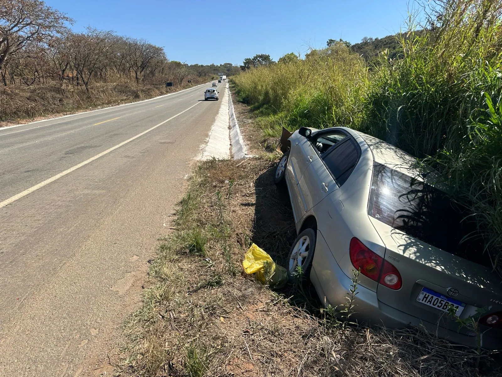 Colisão entre dois veículos deixa feridos leves na BR-494, em Divinópolis