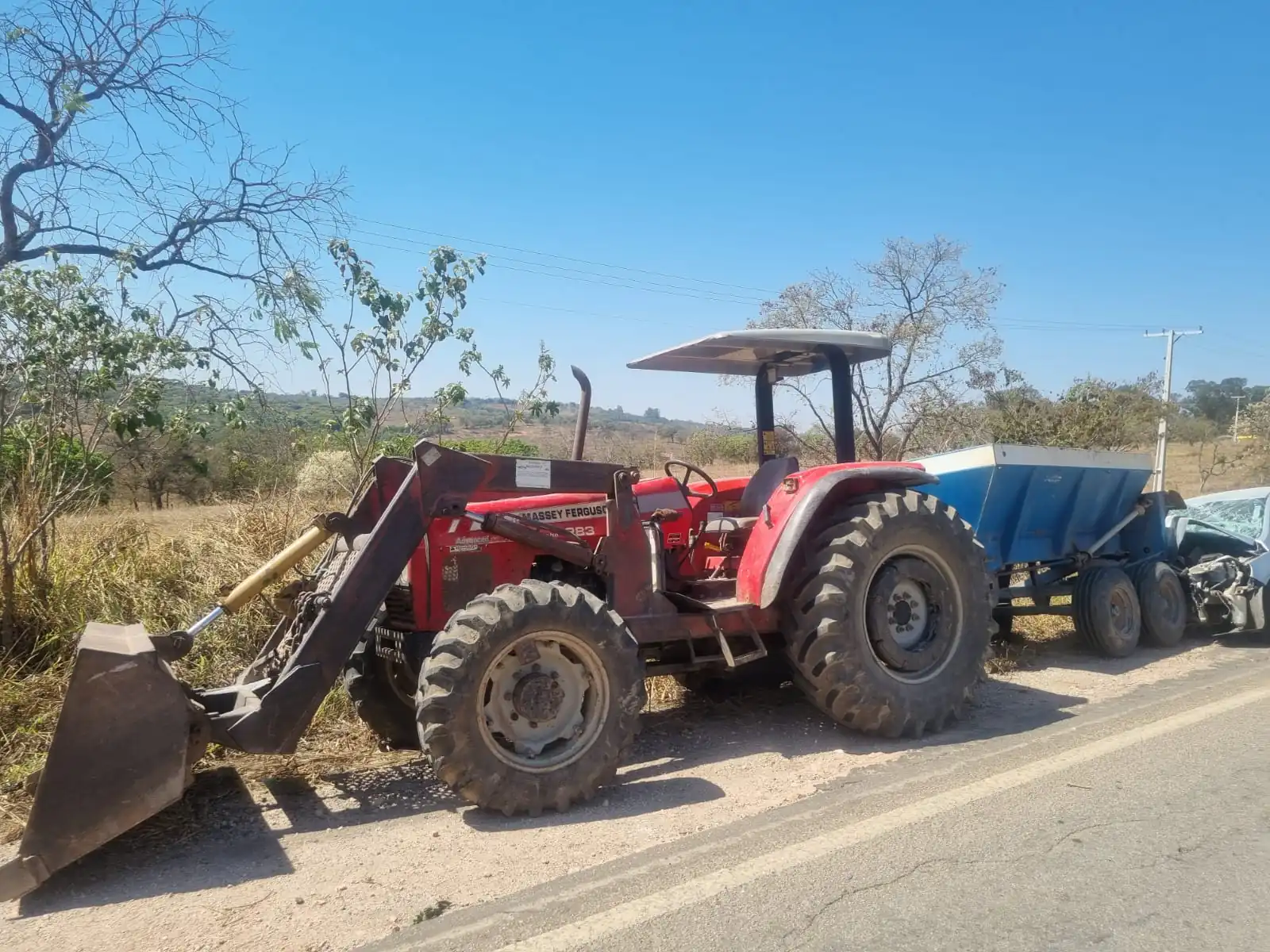 Acidente entre carro e trator deixa motorista ferido em São Gonçalo do Pará