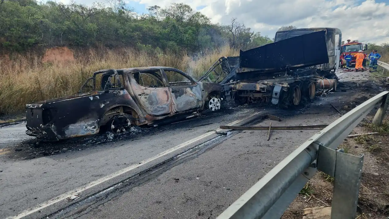 Acidente em Formiga envolveu três veículos e deixou vítima fatal