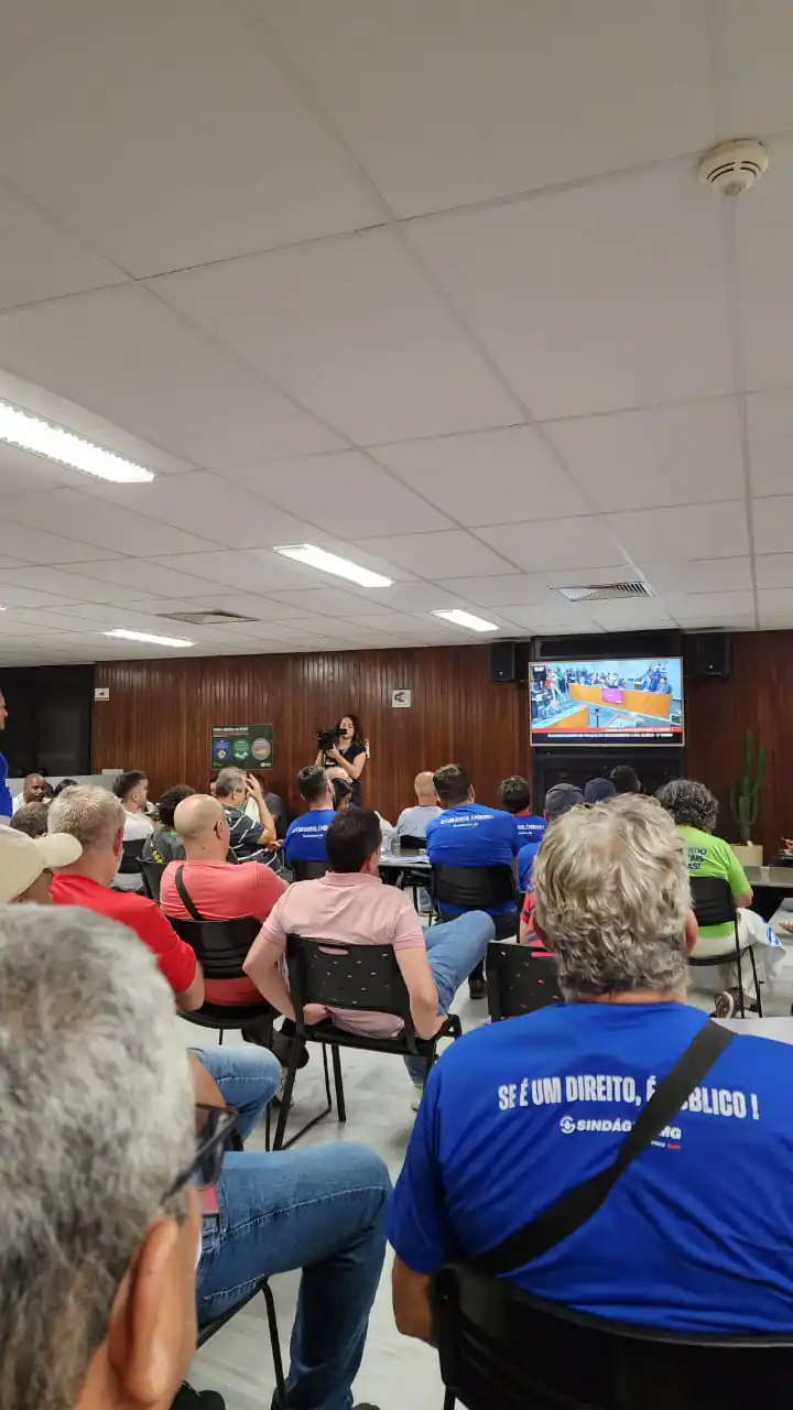 Sindicatos protestam na ALMG contra avanço da privatização da Copasa: “Vamos resistir até o fim”
