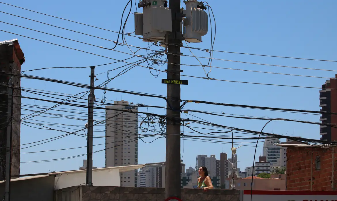 Furto de energia gera prejuízo de R$ 10,3 bilhões em 2024 e afeta toda a população, aponta Aneel