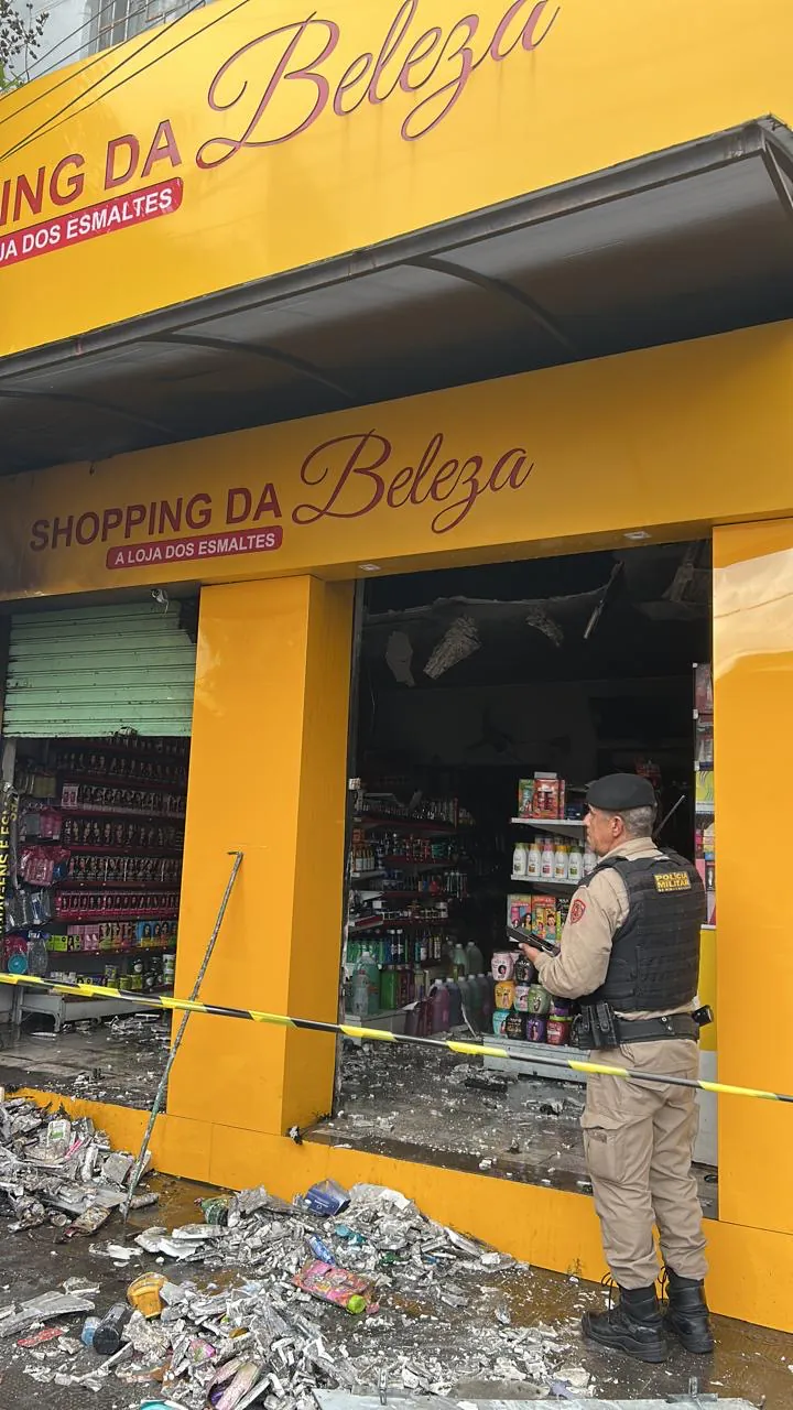 Incêndio em loja de cosméticos no Centro de Divinópolis pode ter sido criminoso, diz representante