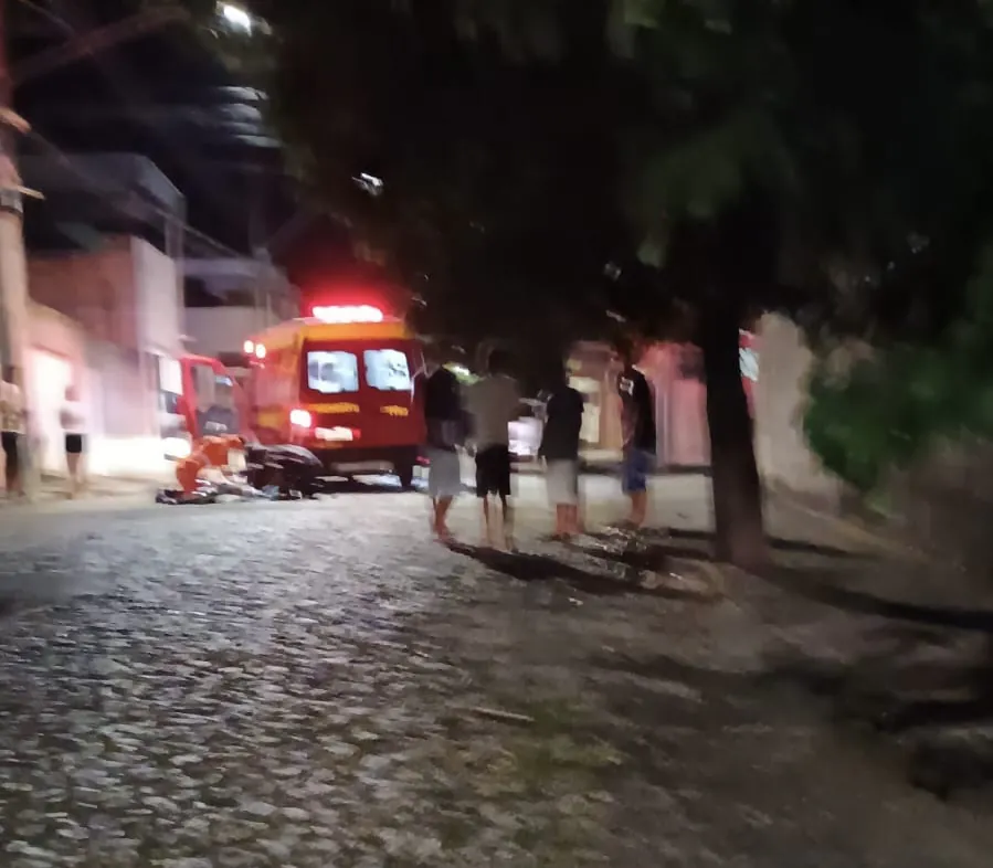 Mulher morre após ser esfaqueada pelo irmão no Conjunto Nilda Barros, em Divinópolis