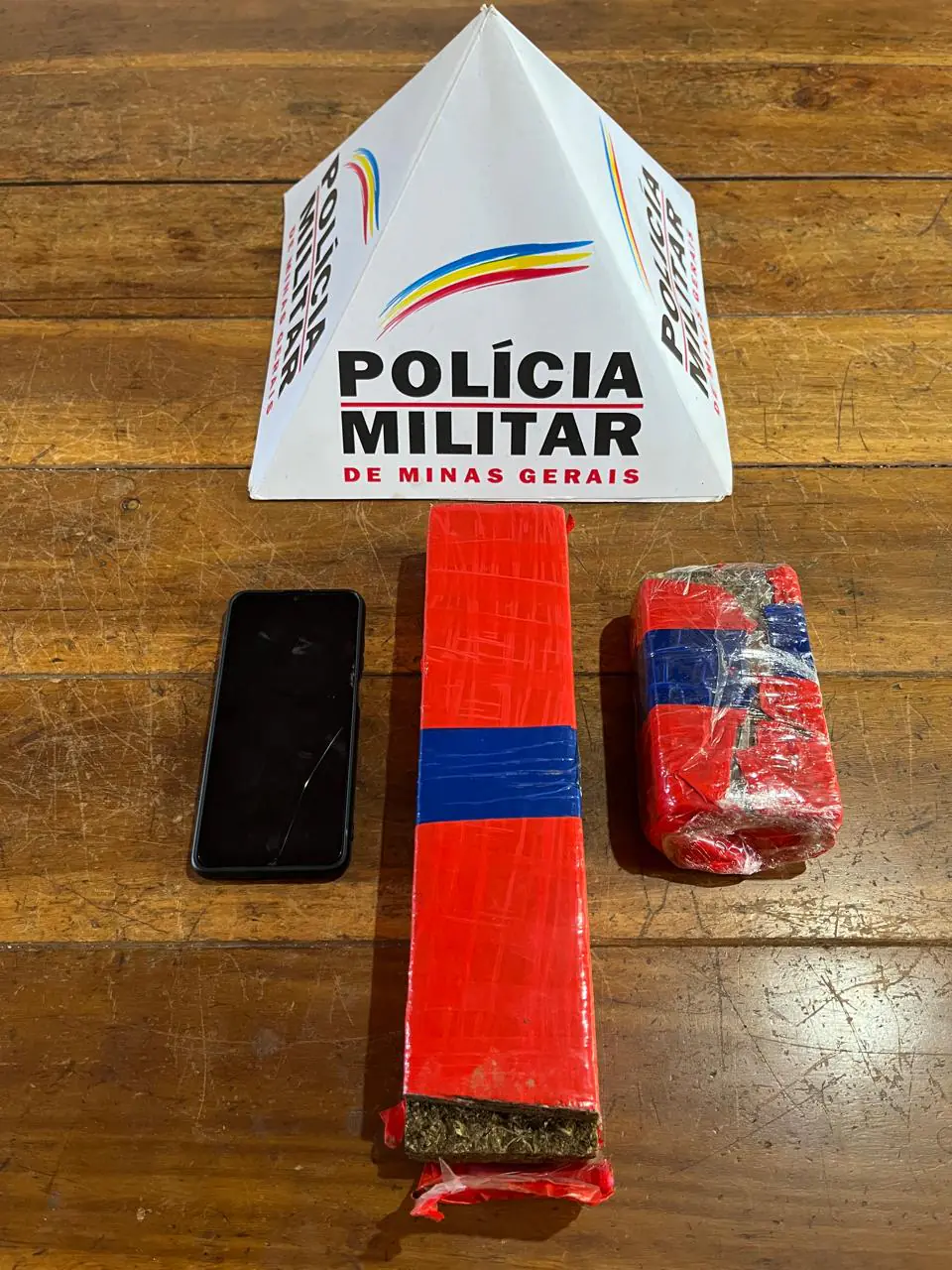 PM apreende dois adolescentes por tráfico de drogas em Martinho Campos