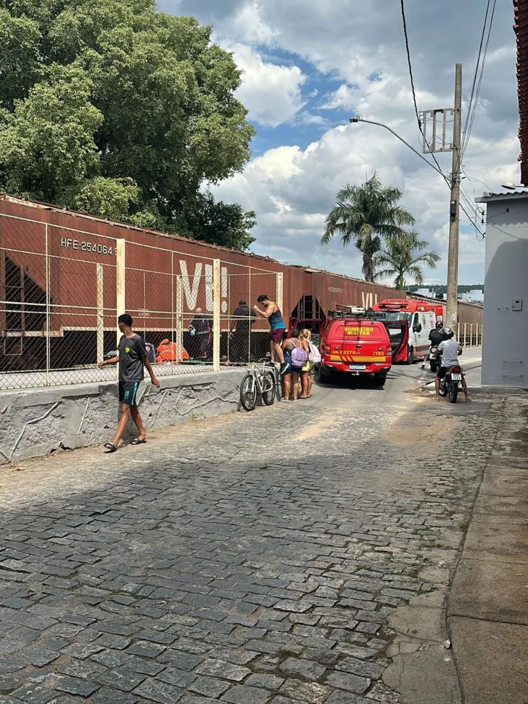 Homem é atropelado por locomotiva em Itaúna e fica gravemente ferido