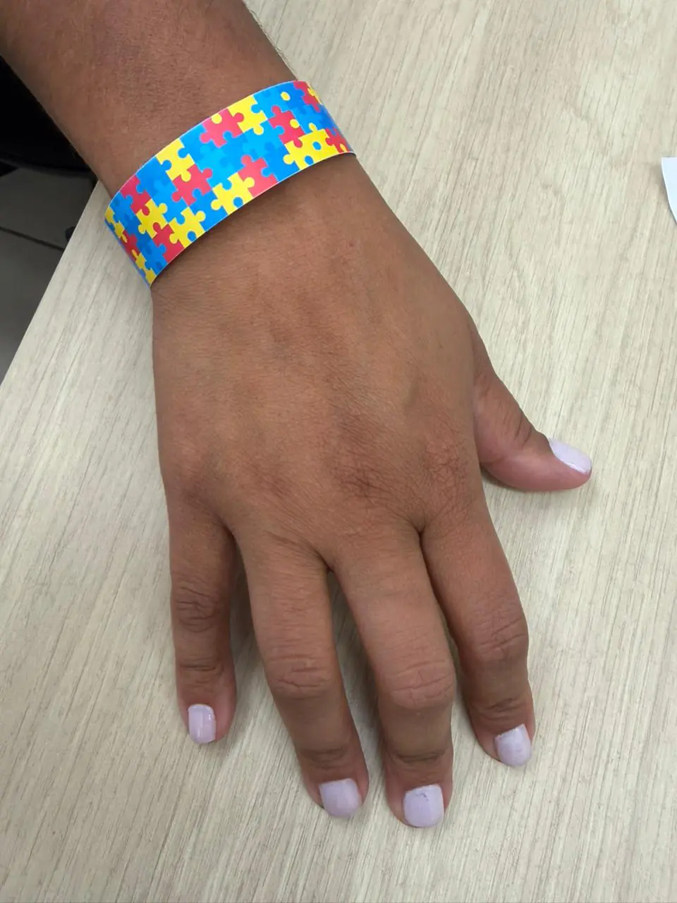 UPA Divinópolis adota pulseira de identificação para pacientes com Transtorno do Espectro Autista