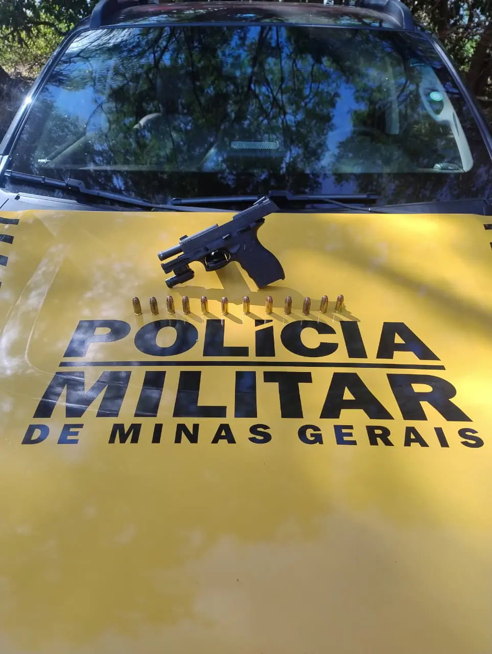 Homem é preso com arma sem registro durante fiscalização na MG-170, em Lagoa da Prata