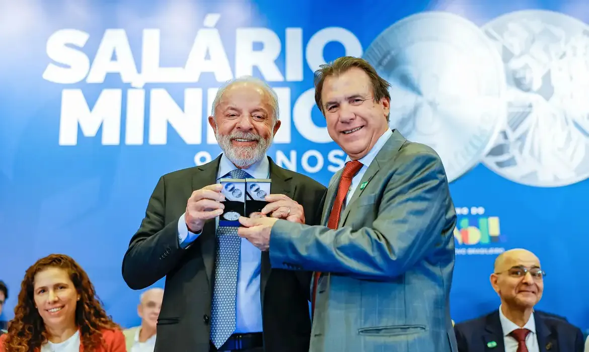 Lula afirma que salário mínimo é baixo, mas destaca importância histórica do direito