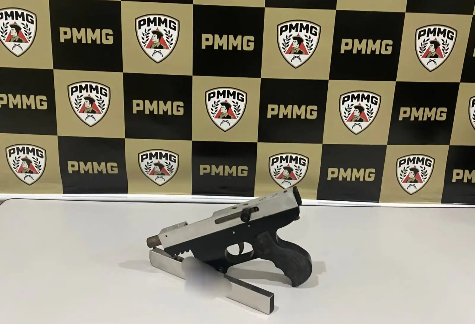 PM prende homem e apreende submetralhadora em Nova Serrana