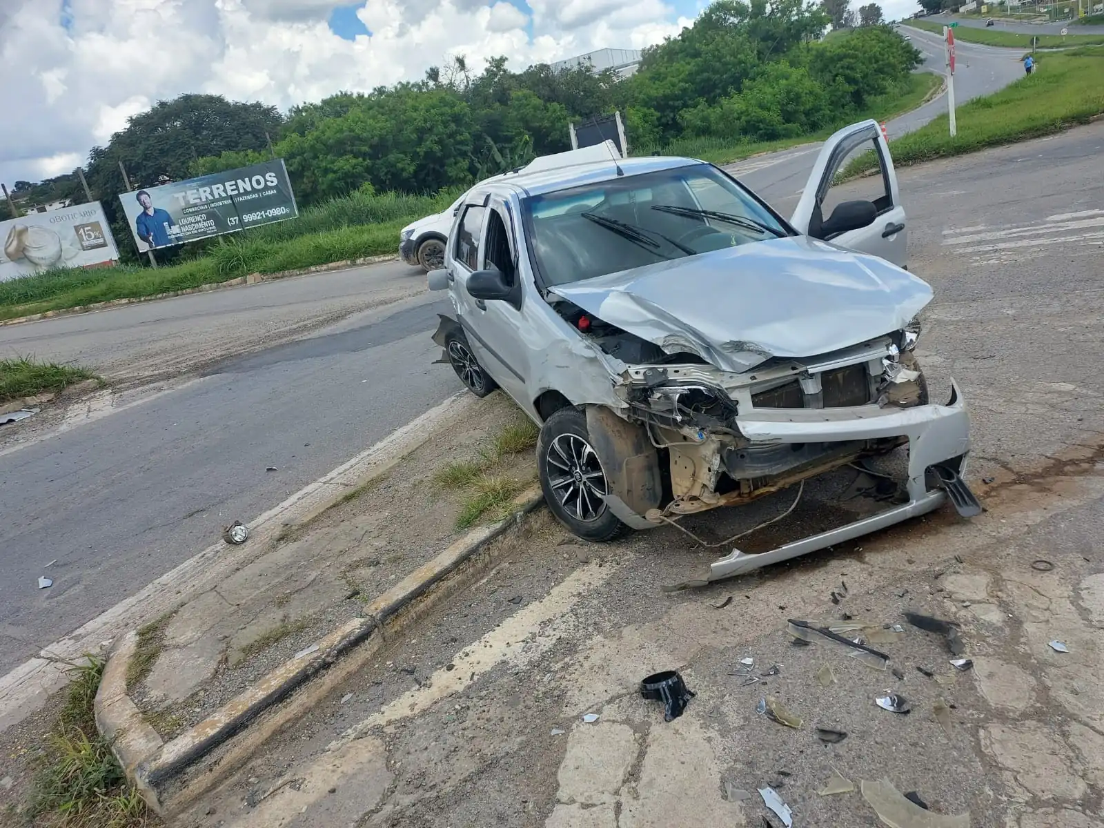 Condutora sem habilitação causa acidente no km 203 da MG-050, em Formiga