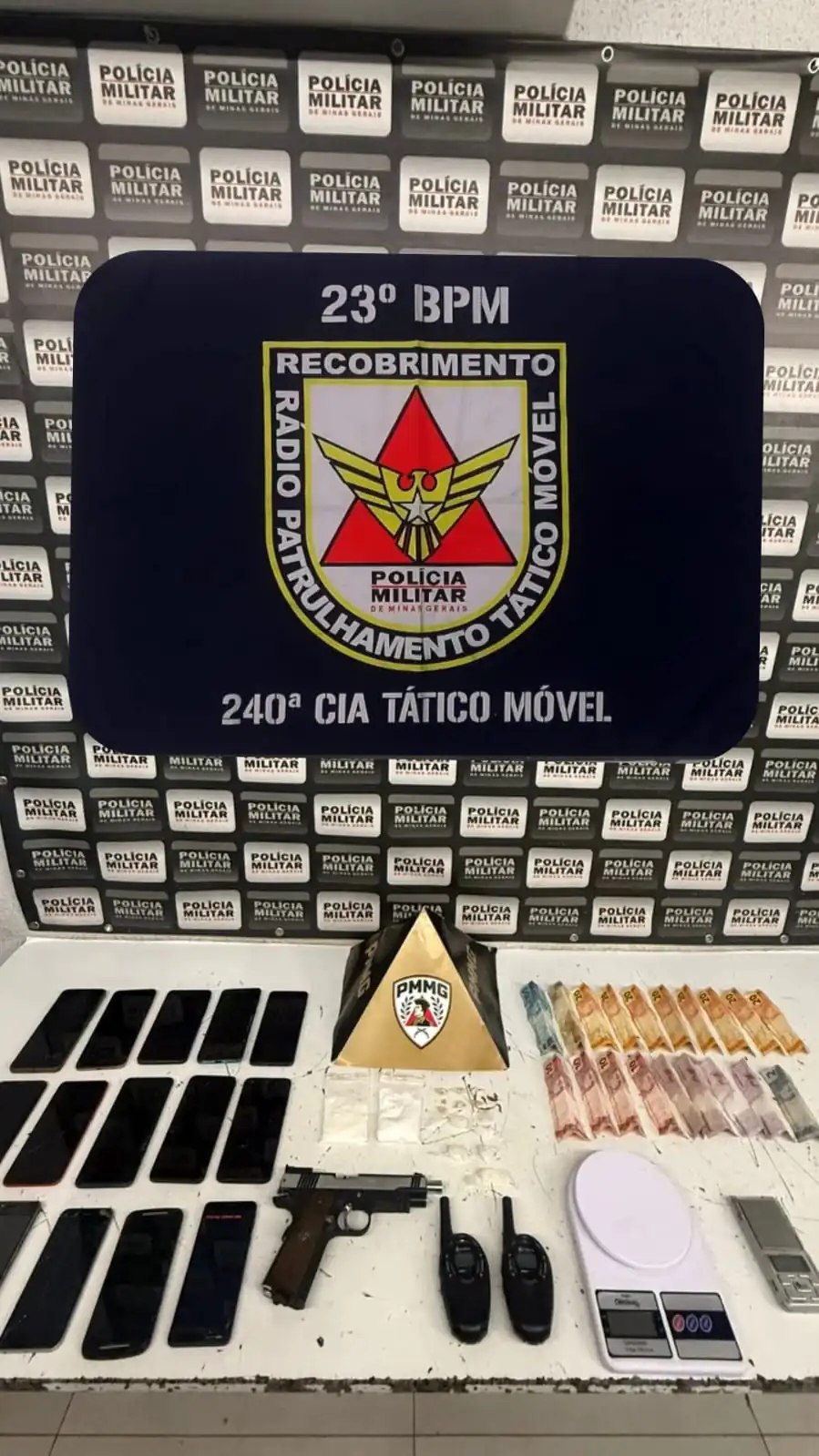 PM apreende drogas e recupera notebooks e celulares furtados durante operação no bairro Ipiranga