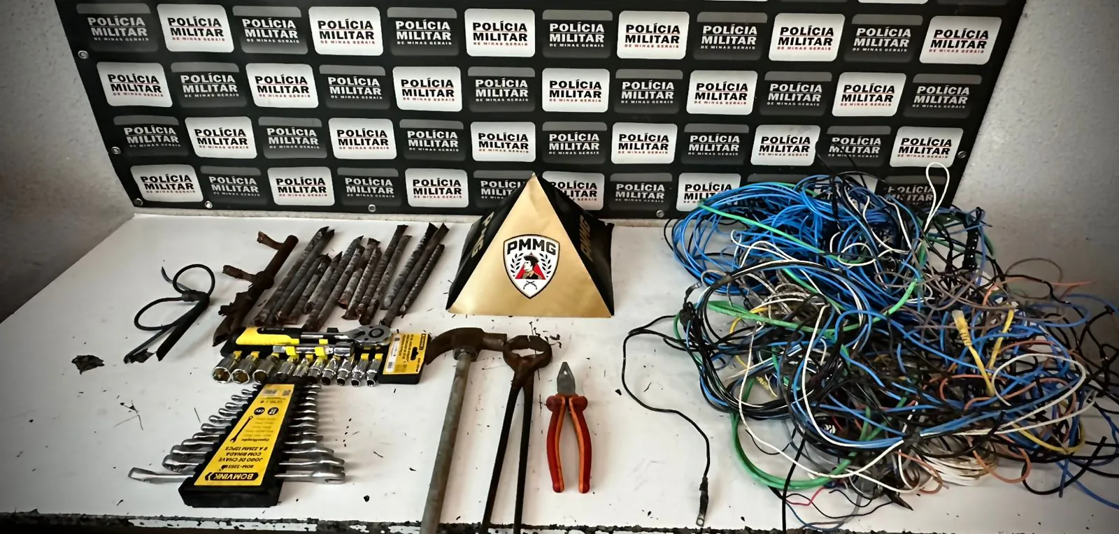 Homem é preso ao ser flagrado com materiais furtados em Divinópolis